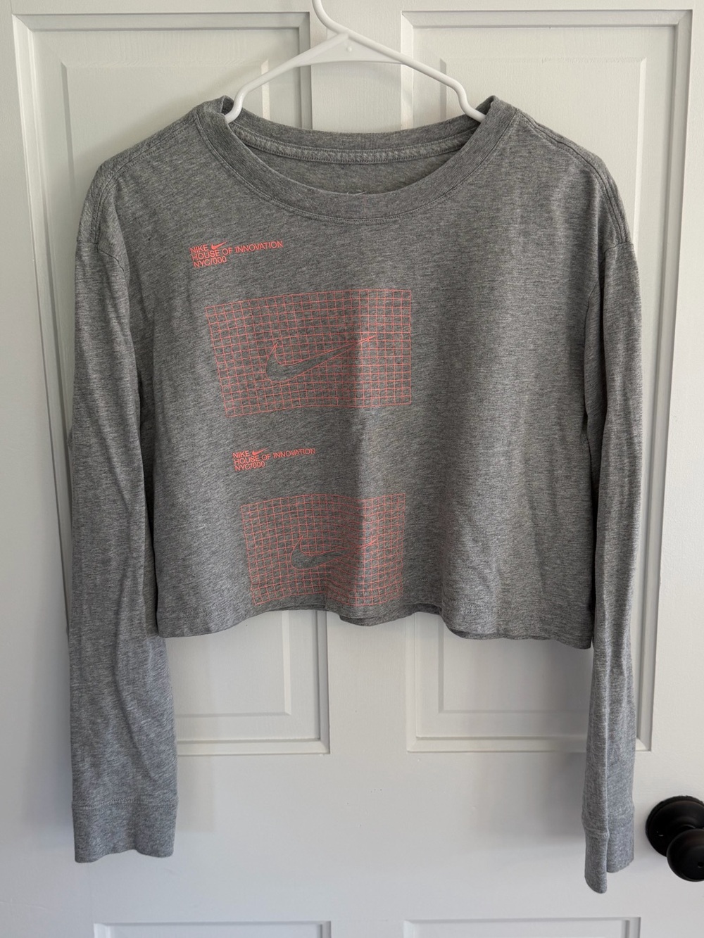 Nike Sportswear NYC House of Innovation Cropped Long Sleeve Tee Gray M